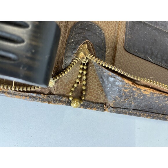 Vintage Mens Leather Travel Toiletry Kit. 8 Pieces Inc. Mirror w/Stand, Brushes - Picture 10 of 12